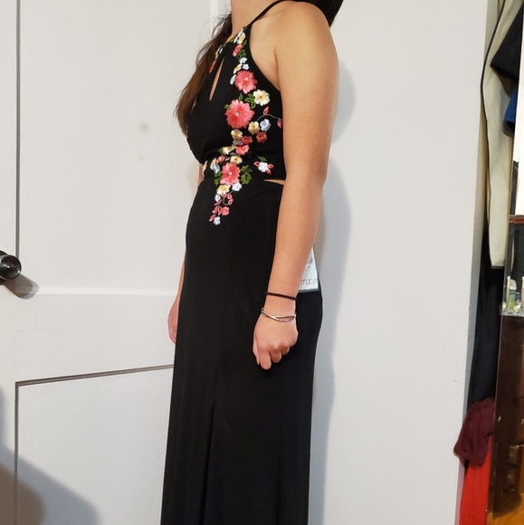 Gorgeous evening gown. - Picture 3 of 8